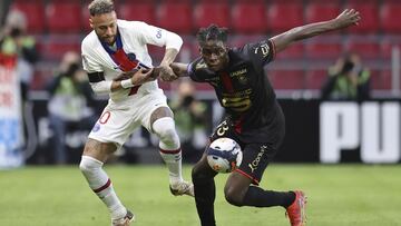 PSG&#039;s Neymar, left, and Rennes&#039; Lesley Ugochukwu fight for the ball during a French League One Soccer match between Rennes and PSG at the Roazhon Park stadium in Rennes, France, Sunday May 9, 2021. (AP Photo/David Vincent)