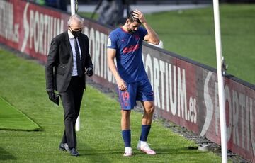 Diego Costa not¨® un pinchazo en la parte posterior del muslo y no pudo seguir en el encuentro.