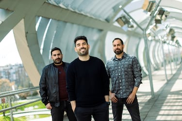 Mil razones para descubrir a la banda que arregla huesos y ordenadores a la vez que compone himnos