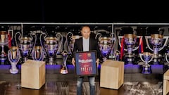 El emotivo homenaje a Iniesta