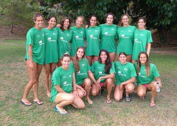 La Selección posa con una camiseta de Iberdrola en este Europeo.