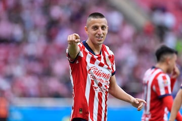  Roberto Alvarado celebrates his goal 3-0 of Guadalajara during the 6th round match between Guadalajara and FC Juarez as part of the Liga BBVA MX, Torneo Apertura 2024 at Akron Stadium on August 31, 2024 in Guadalajara, Jalisco, Mexico.