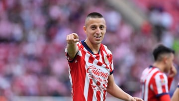 Roberto Alvarado celebrates his goal 3-0 of Guadalajara during the 6th round match between Guadalajara and FC Juarez as part of the Liga BBVA MX, Torneo Apertura 2024 at Akron Stadium on August 31, 2024 in Guadalajara, Jalisco, Mexico.