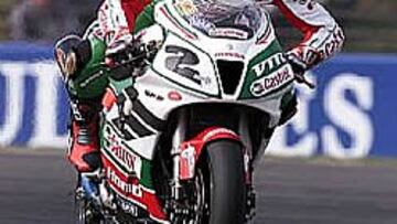 <B>CAMPEÓN 2002.</B> Collin Edwars (Honda) se ha proclamado campeón del mundo de superbikes 2002 tras su victoria en Imola.