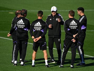Carlo Ancelotti junto a su cuerpo técnico.