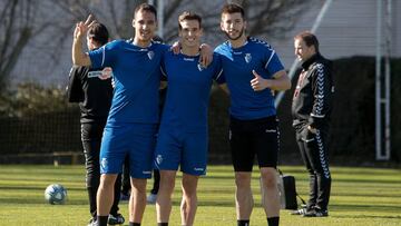 Unai García, Iñigo Pérez y David García posan felices tras una sesión de entrenamiento en Tajonar.