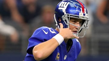 ARLINGTON, TX - SEPTEMBER 11: Eli Manning #10 of the New York Giants calls a play at the line during the second half against the Dallas Cowboys at AT&amp;T Stadium on September 11, 2016 in Arlington, Texas.   Tom Pennington/Getty Images/AFP
 == FOR NEWSPAPERS, INTERNET, TELCOS &amp; TELEVISION USE ONLY ==