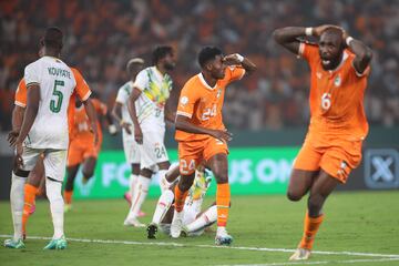 Simon Adingra celebra el empate (1-1) ante Mali.