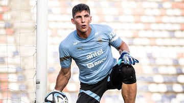 Sergio Rochet en un entrenamiento con Uruguay.