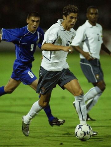 En sus primeras apariciones con la selección, el crack portugués portó el dorsal '16', algo que pocos recuerdan. 