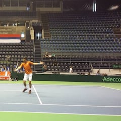 Djokovic toma el parqué de baloncesto del mítico Pionir