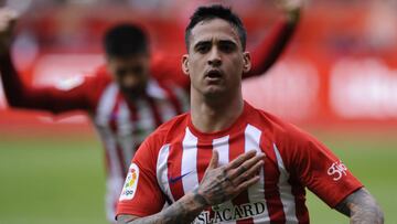 Nano, jugador del Sporting, celebra un gol.