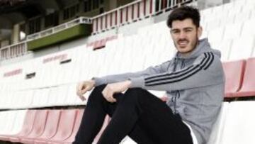 Jozabed posa para AS.