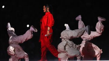 Howard Stern accuses Rihanna of lip-syncing Super Bowl halftime performance
