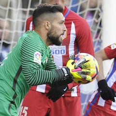 Moyá echa el candado a la portería del Atlético