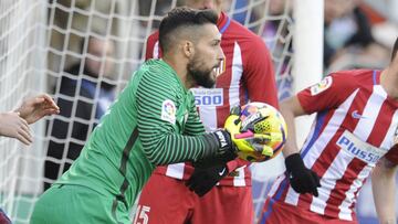 Moyá echa el candado a la portería del Atlético