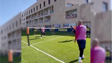 Pepe Reina se convierte en Zlatan por un entrenamiento