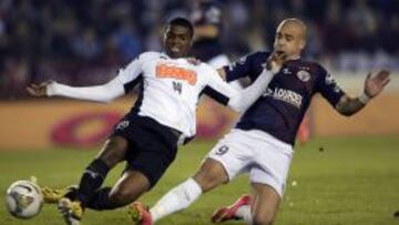 A la izquierda, Jemerson.