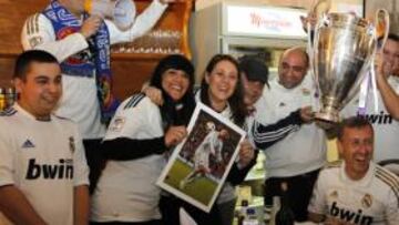 <b>CRISTIANO, SU ESPALDINHA Y LA DÉCIMA. </b>Los miembros de la nueva peña adoran a Cristiano y su ya famoso gesto técnico.