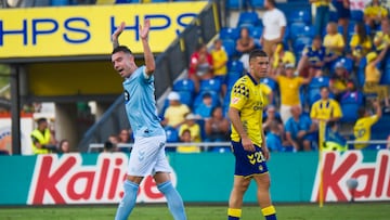 Iago Aspas protesta tras ser expulsado en Las Palmas.