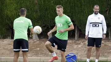 28/10/21  ELCHE 
 ENTRENAMIENTO 
 KNEZEVIC 