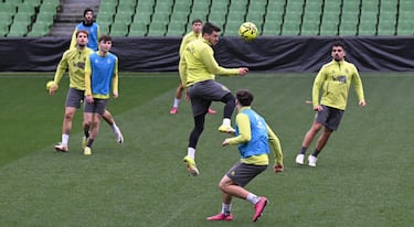 José Alberto: “¿Fichar lateral derecho? Estoy súper contento con la plantilla”