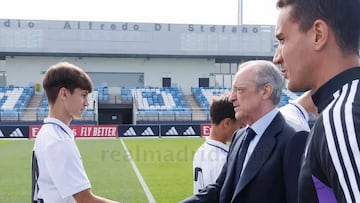 Marco Company, uno de los últimos fichajes de 'La Fábrica' procedente del Valencia, saluda a Florentino Pérez.