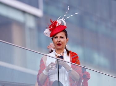 La moda de los sombreros imposibles llega a Dubái