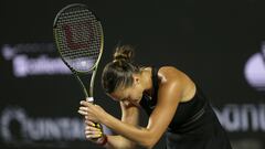 Aryna Sabalenka se despera en su partido frente a Iga Swiatek, en semifinales de las WTA Finals, en Cancún.