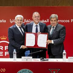 Los tres presidentes de la candidatura para el Mundial 2030 rubrican el acuerdo de intenciones