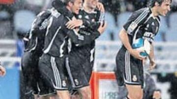 <b>TAN CONTENTOS. </b>A falta de fútbol, los pupilos de Capello celebran su buena marcha a domicilio.