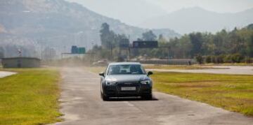 "Se lanzó el nuevo modelo Audi A4 en Chile. En el Club de Planeadores de Vitacura, Santiago, se llevó a cabo el lanzamiento oficial junto con un test drive en una pista especialmente adaptada para la ocasión"