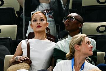 Las cantantes Ariana Grande y Cynthia Erivo durante la primera clasificación de Simone Biles en su primer día de competición en los Juegos Olímpicos de París 2024.