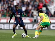 Soccer Football - Ligue 1 - Paris St Germain v FC Nantes - Parc des Princes, Paris, France - April 22, 2026 Paris St Germain's Ousmane Dembele in action with FC Nantes' Louis Leroux REUTERS/Benoit Tessier