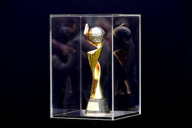 El trofeo del  Mundial femenino de fútbol