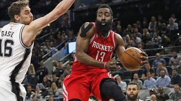 La mejor barba de la NBA también está dentro de los mejores jugadores, y los aficionados lo saben. En el puesto #10, Harden tiene sus jerseys colocados en todo Houston. Los Rockets estarán en postemporada y buscarán encaminarse al título de la mano de su líder.
