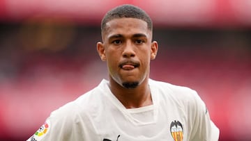 BILBAO, SPAIN - AUGUST 21: Samuel Lino of Valencia CF reacts during the LaLiga Santander match between Athletic Club and Valencia CF at San Mames Stadium on August 21, 2022 in Bilbao, Spain. (Photo by Juan Manuel Serrano Arce/Getty Images)