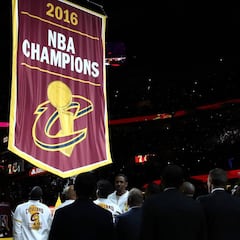 13 'rosters' que valen más dinero que los Golden State Warriors