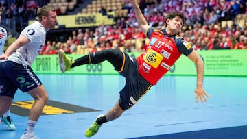 Victor Romero durante el choque ante Noruega.