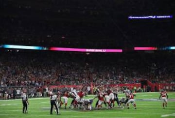 Stephen Gostkowski, kicker de los New England Patriots, anotó un FG de 41 yardas para poner el 21 - 3 con el que nos marchamos al descanso.