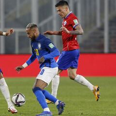 La furia de Vidal: "Me pega, no sé para qué está el VAR"