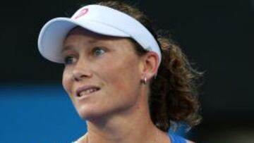 Samantha Stosur lamenta su derrota en primera ronda del torneo de Sydney frente a la china Jie Zheng.