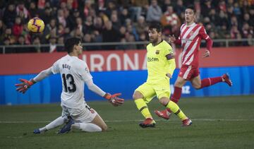 El jugador del Barcelona, Leo Messi, marca el 0-2 al Girona. 