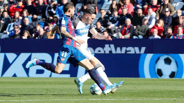 Lucas Pérez, bestia negra del Levante… y de Morales