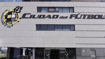 El Confidencial: la RFEF tenía escondidas en el sótano las facturas de las empresas de Negreira