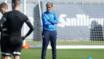 Natxo Gonz&aacute;lez, durante el entrenamiento de este martes en el Anexo.