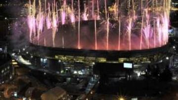 Los fuegos artificiales han puesto el cierre a la ceremonia de clausura de los Juegos Olímpicos de Inveirno de Vancouver.