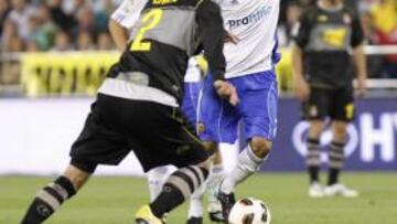 <b>DISPARO DECISIVO. </b>Leo Ponzio arma el pie derecho para golpear el balón que batió a Kameni y dio el triunfo al Zaragoza.