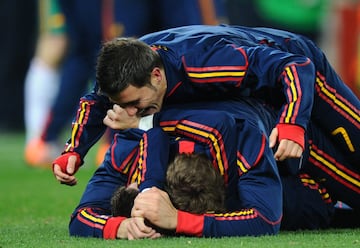 Los jugadores españoles dieron la vuelta de honor al Soccer City de Johanesburgo como campeones del mundo.