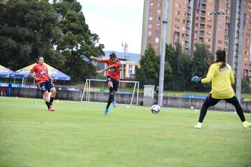 Las dirigidas por Carlos Paniagua siguen el microclico en la sede de la FCF en Bogotá como preparación de cara al Sudamericano Femenino Sub 20.